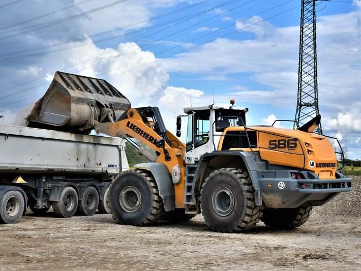 From Bauma to Brandenburg: New L 586 XPower for Meyer Erdbau GmbH & Co. KG